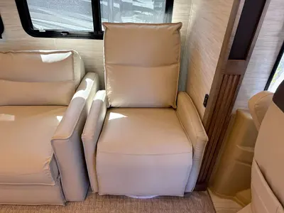 2026 Tiffin Motorhomes Allegro Red photo 22