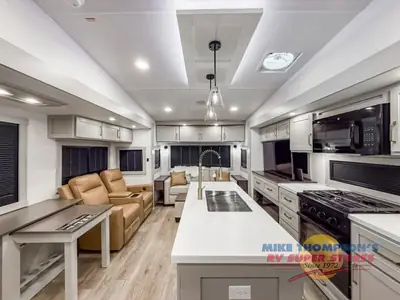 2026 Brinkley Model Z photo 6