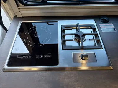 2025 Winnebago Navion photo 26