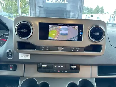 2025 Winnebago Navion photo 17