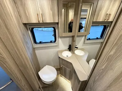 2025 Winnebago Navion photo 30