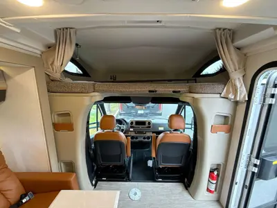 2025 Winnebago Navion photo 36