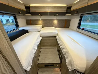 2025 Winnebago Navion photo 32