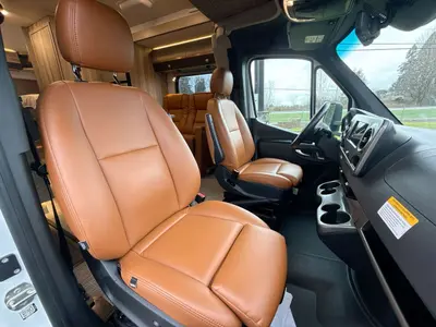 2025 Winnebago Navion photo 42