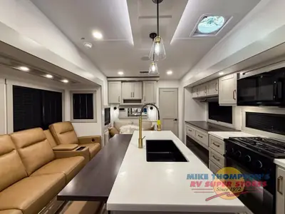 2026 Brinkley Model Z photo 5