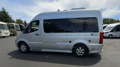 2020 Airstream Tommy Bahama Interstate photo 10