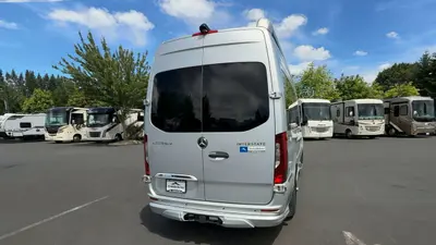2020 Airstream Tommy Bahama Interstate photo 4