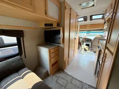 2004 Pleasure Way Excel photo 40