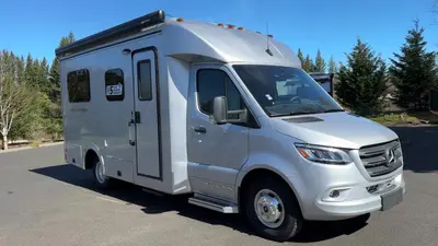 2024 Pleasure Way Plateau XLTS photo 3