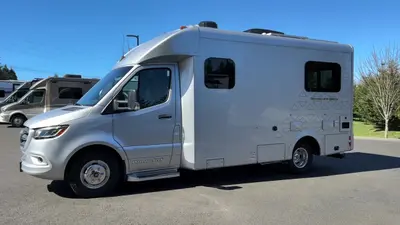 2024 Pleasure Way Plateau XLTS photo 5