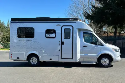 2024 Pleasure Way Plateau XLTS photo 11