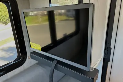 2024 Pleasure Way Plateau XLTS photo 26