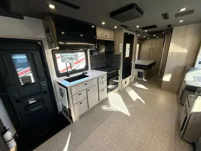 2026 Grand Design Lineage Series F photo 31