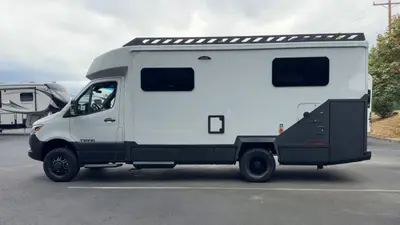 2027 Tiffin Motorhomes Open Trail photo 9