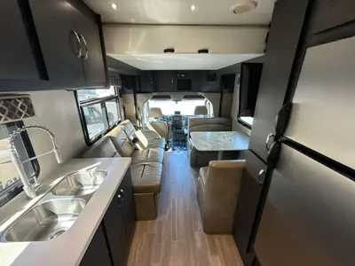2020 Dynamax Corp Isata 3 Series photo 38