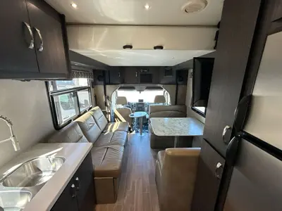 2020 Dynamax Corp Isata 3 Series photo 32