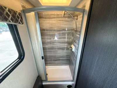 2020 Dynamax Corp Isata 3 Series photo 31