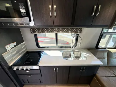2020 Dynamax Corp Isata 3 Series photo 28