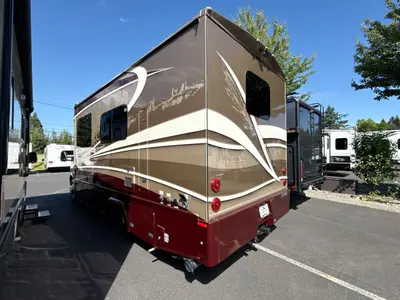 2020 Dynamax Corp Isata 3 Series photo 7