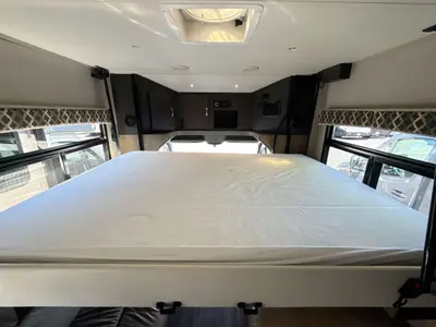 2020 Dynamax Corp Isata 3 Series photo 33