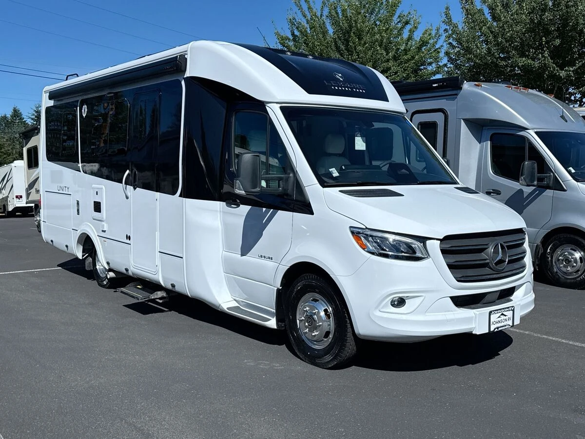 2026 Leisure Travel Unity exterior
