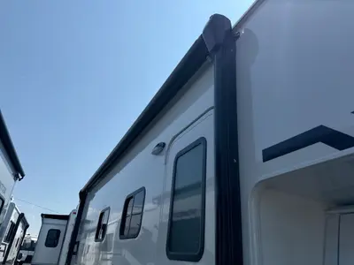 2027 Winnebago Suncruiser photo 4