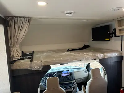 2027 Winnebago Suncruiser photo 29