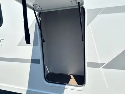 2027 Winnebago Suncruiser photo 9