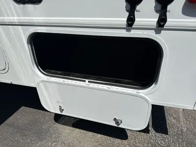 2027 Winnebago Suncruiser photo 8