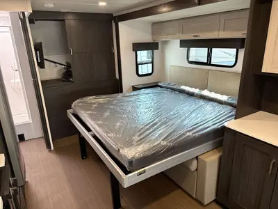 2027 Winnebago Suncruiser photo 27
