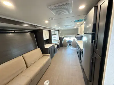 2027 Winnebago Suncruiser photo 31