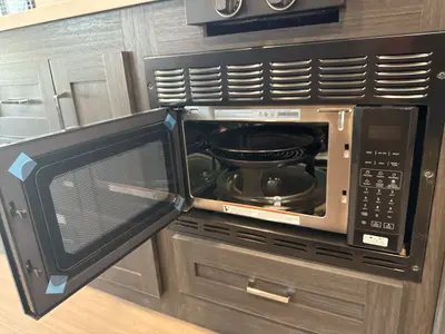 2027 Winnebago Suncruiser photo 21