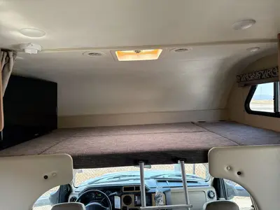 2018 Thor Motor Coach Four Winds photo 35