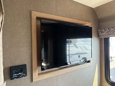 2018 Thor Motor Coach Four Winds photo 32