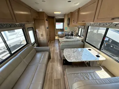 2018 Thor Motor Coach Four Winds photo 36