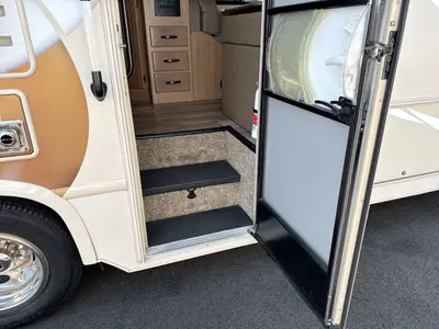 2018 Thor Motor Coach Four Winds photo 13