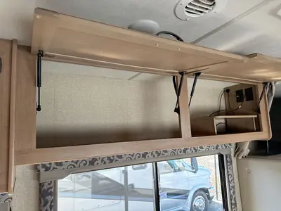 2018 Thor Motor Coach Four Winds photo 27