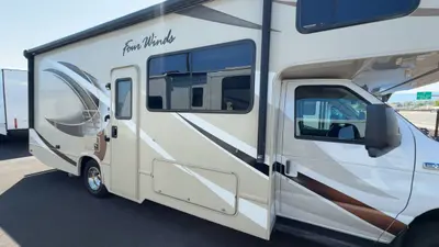 2018 Thor Motor Coach Four Winds photo 5
