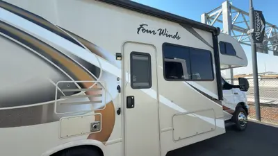 2018 Thor Motor Coach Four Winds photo 4