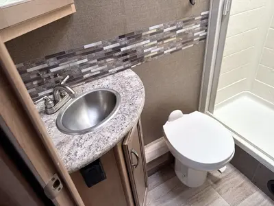 2018 Thor Motor Coach Four Winds photo 29