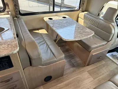 2018 Thor Motor Coach Four Winds photo 33