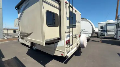 2018 Thor Motor Coach Four Winds photo 9