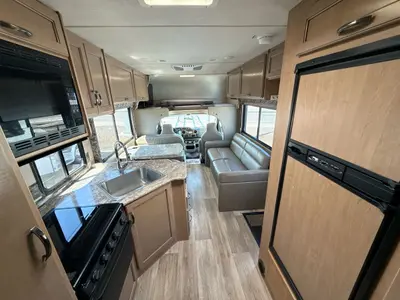 2018 Thor Motor Coach Four Winds photo 37