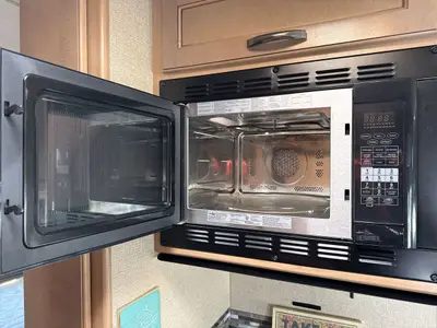 2018 Thor Motor Coach Four Winds photo 26