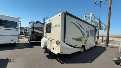 2018 Thor Motor Coach Four Winds photo 3
