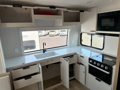 2027 Winnebago Thrive photo 29