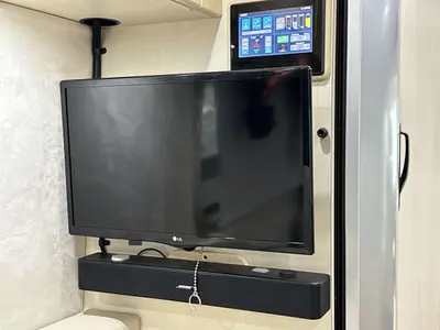 2019 Pleasure Way Lexor photo 36
