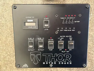 2017 Thor Motor Coach Miramar photo 10