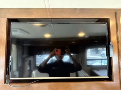 2017 Thor Motor Coach Miramar photo 6