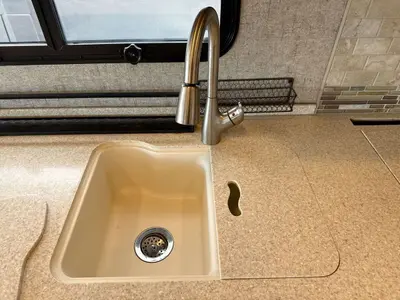 2017 Thor Motor Coach Miramar photo 15